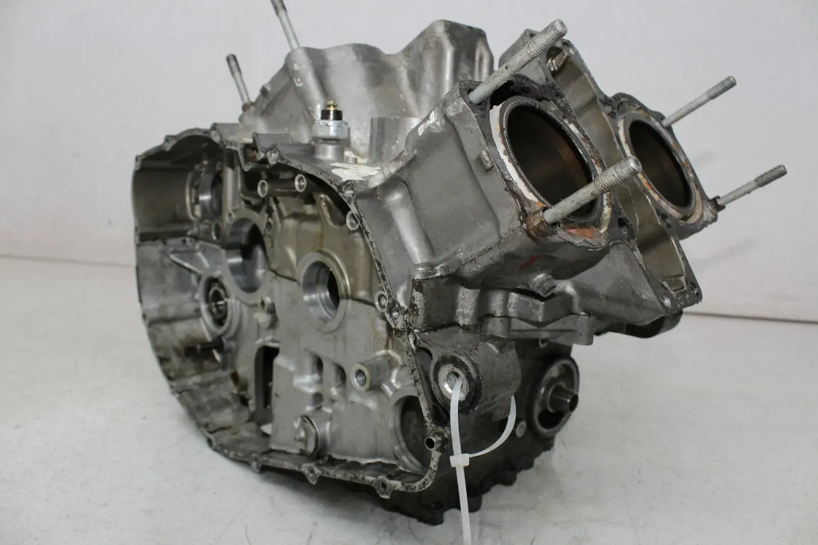 87 HONDA MAGNA SUPER 700 VF700C ENGINE MOTOR CRANKCASE CRANK CASES BLOCK