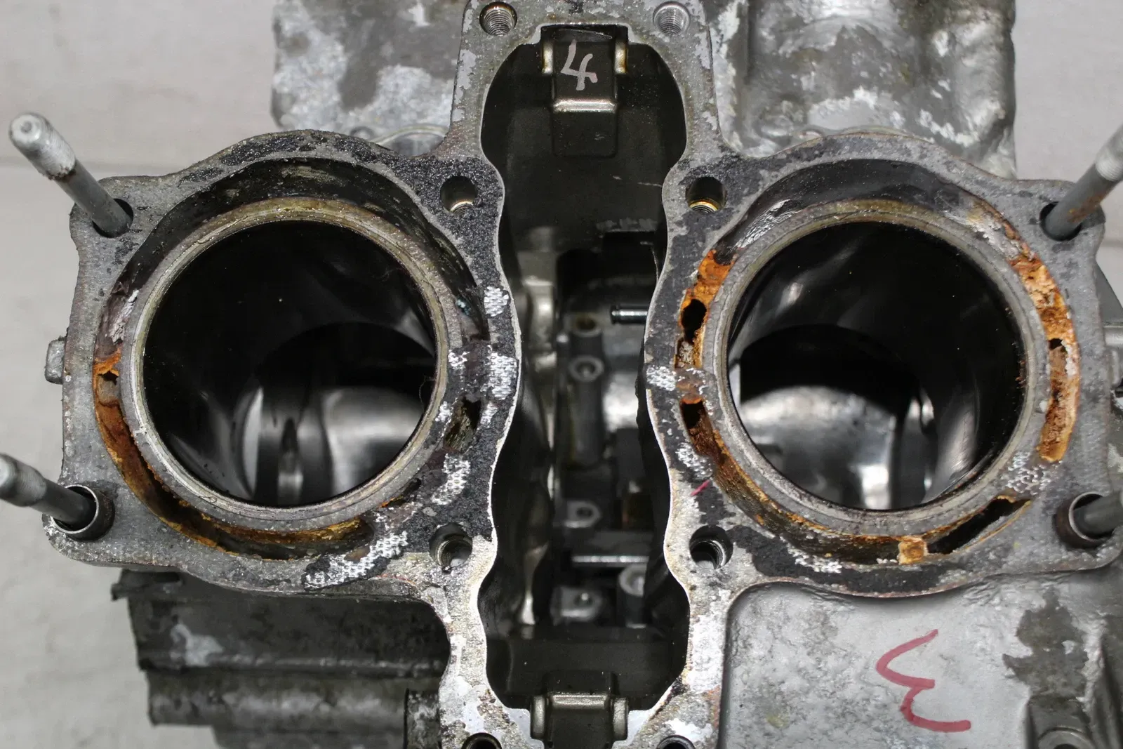 87 HONDA MAGNA SUPER 700 VF700C ENGINE MOTOR CRANKCASE CRANK CASES BLOCK