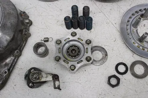 82-83 YAMAHA MAXIM 750 XJ750 CLUTCH BASKET HUB PRESSURE PLATE ASSEMBLY COVER