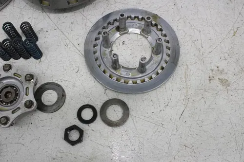 82-83 YAMAHA MAXIM 750 XJ750 CLUTCH BASKET HUB PRESSURE PLATE ASSEMBLY COVER