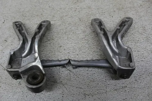 1992 YAMAHA FZR1000 REAR BACK PASSENGER PEG SET PAIR