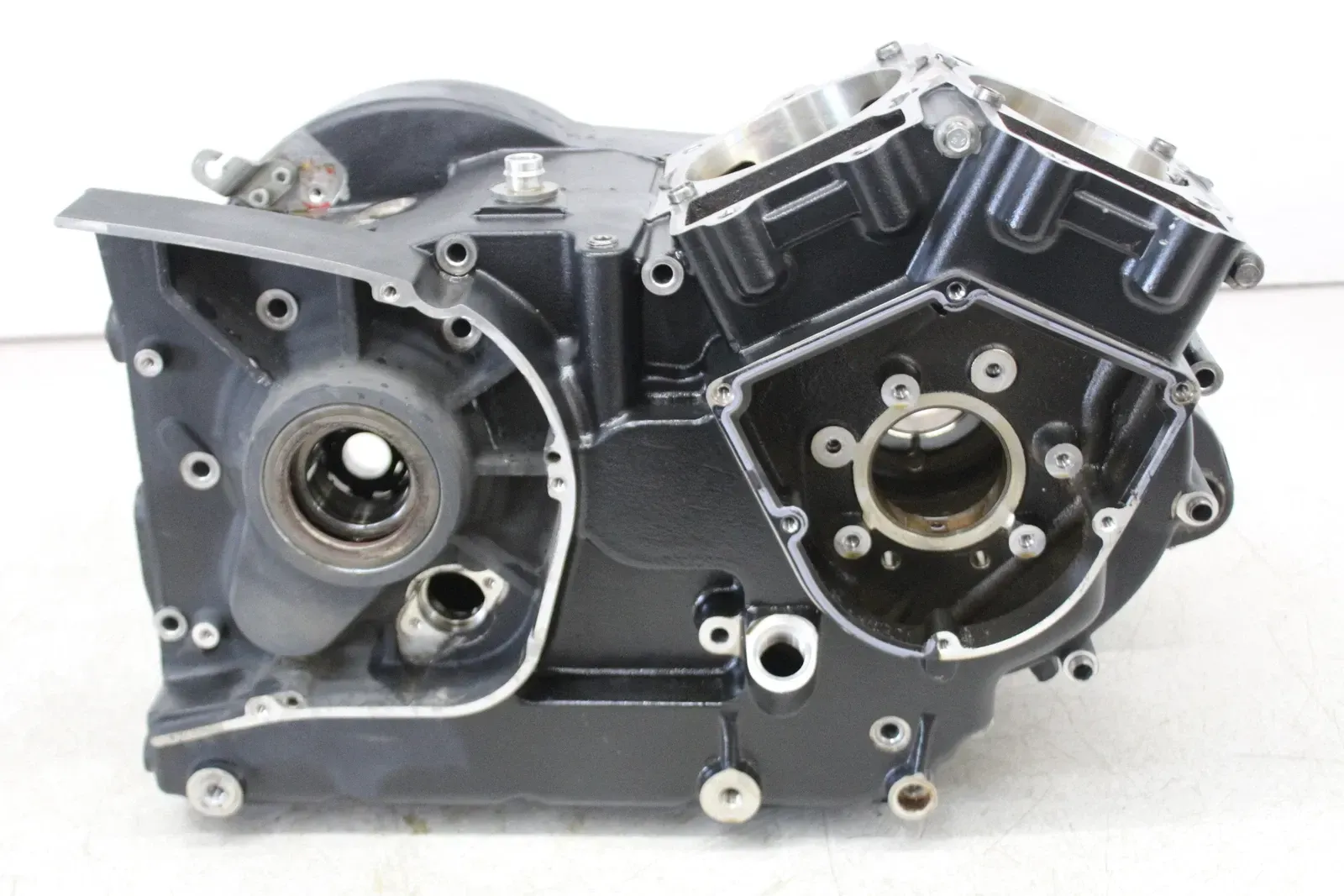 15 VICTORY VEGAS 8 BALL ENGINE MOTOR CRANKCASE CRANK CASES BLOCK