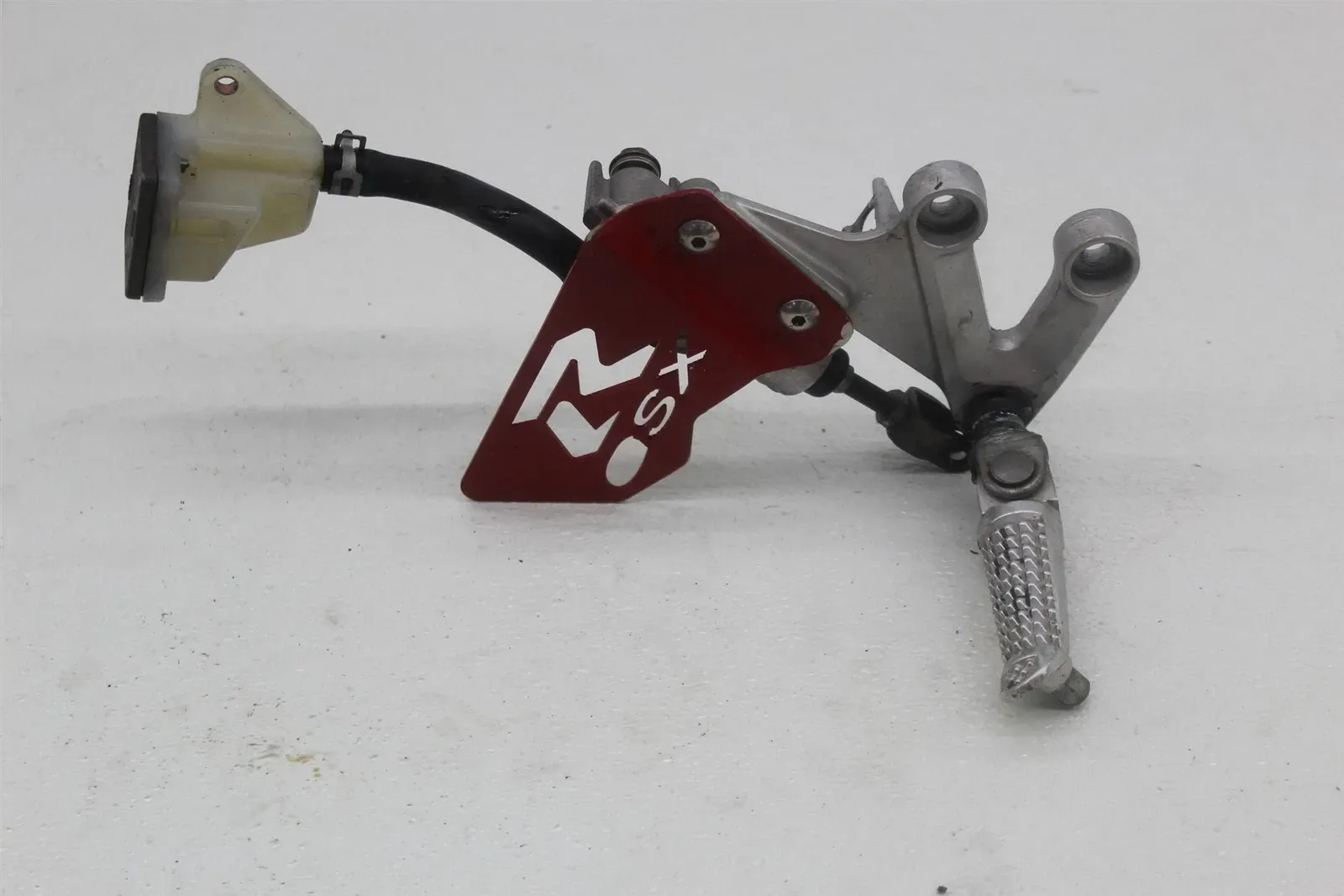 03-04 SUZUKI GSXR1000 RIGHT FRONT DRIVER FOOT PEG REARSET REAR BRAKE MASTER