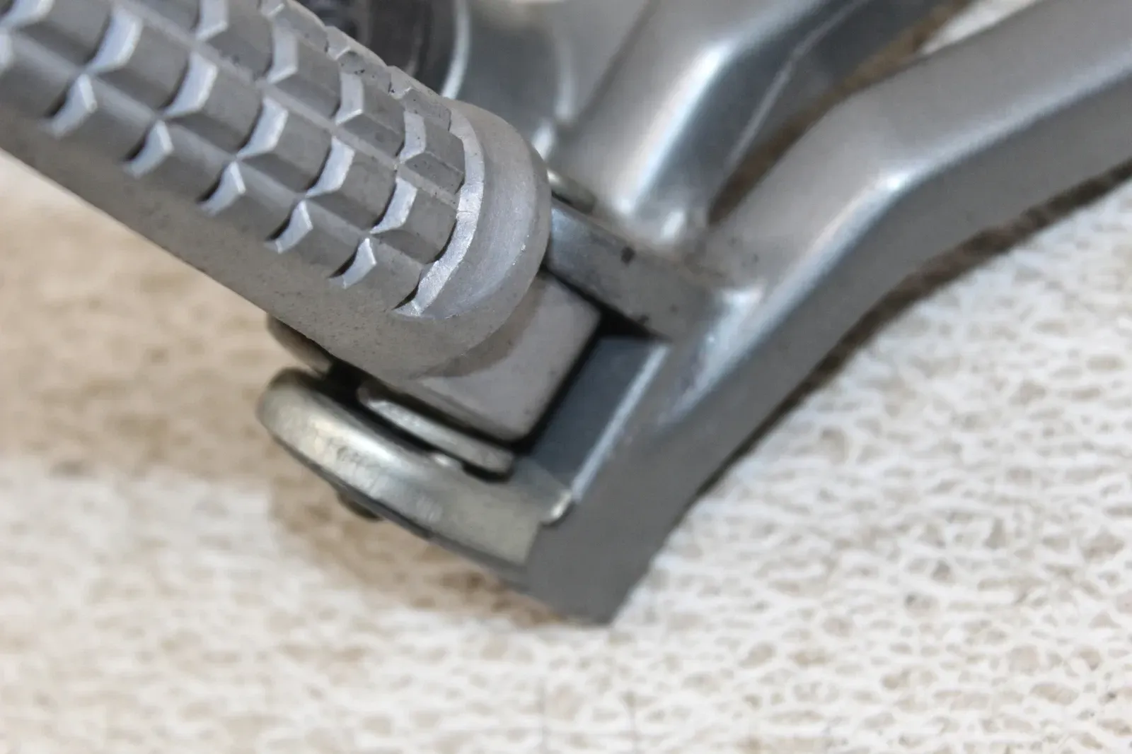 1991 KAWASAKI NINJA ZX11 ZX1100C REAR BACK PASSENGER PEG SET PAIR