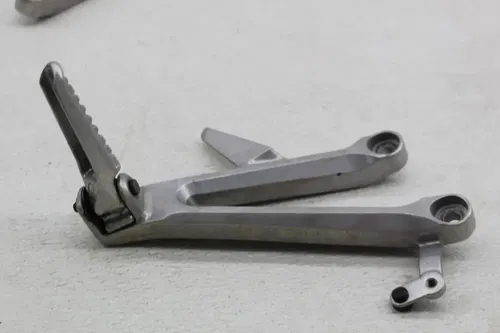 06-07 HONDA CBR1000RR RIGHT LEFT REAR BACK PASSENGER FOOT STEP PEGS