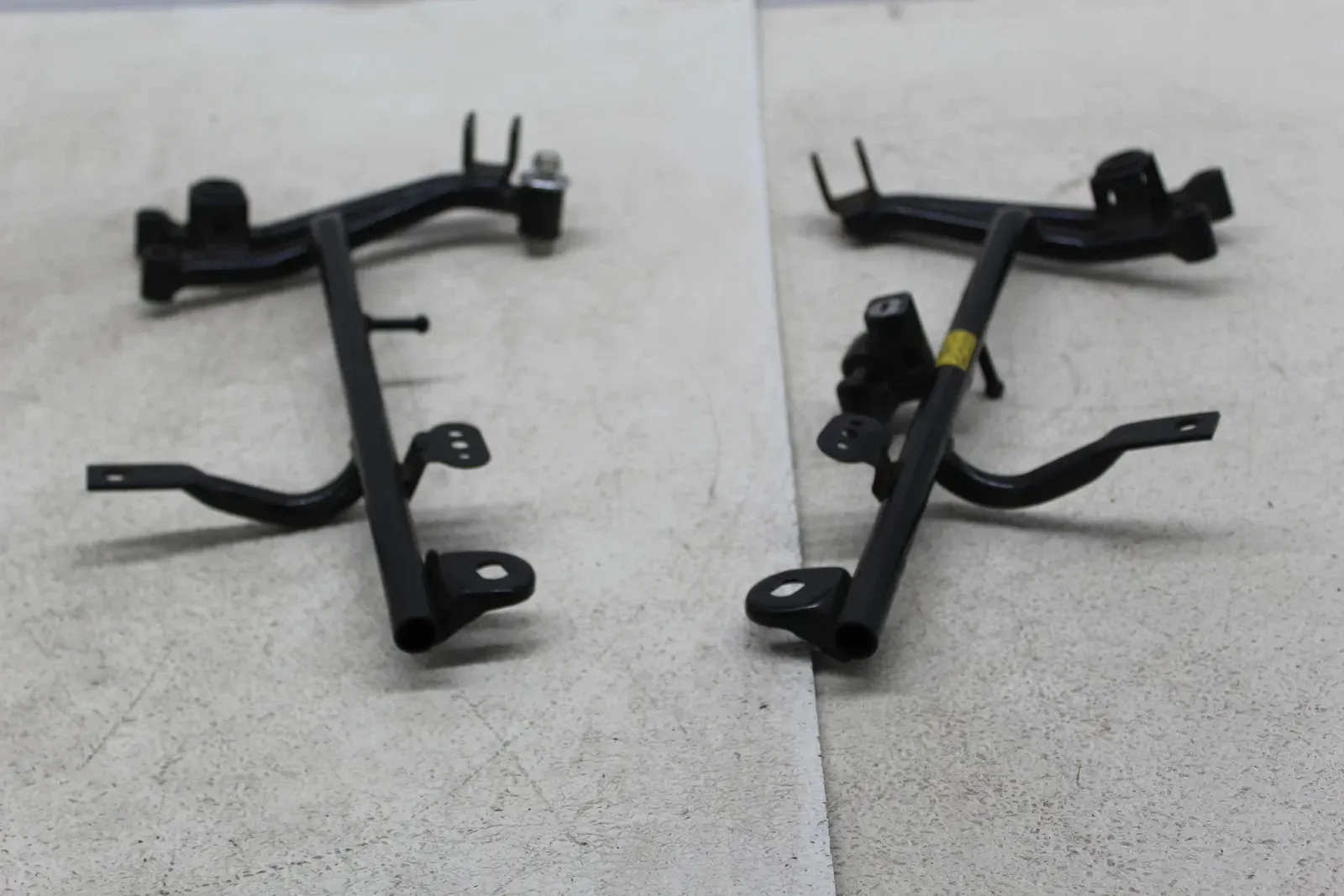 87-90 HONDA CBR600F LEFT RIGHT REAR BACK PASSENGER PEG MOUNT BRACKET