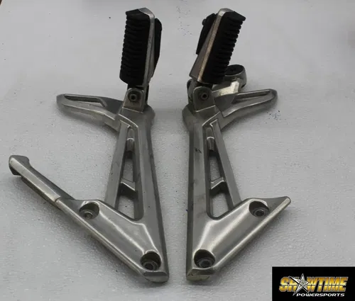 01-05 YAMAHA FZ1 REAR BACK PASSENGER PEG SET PAIR
