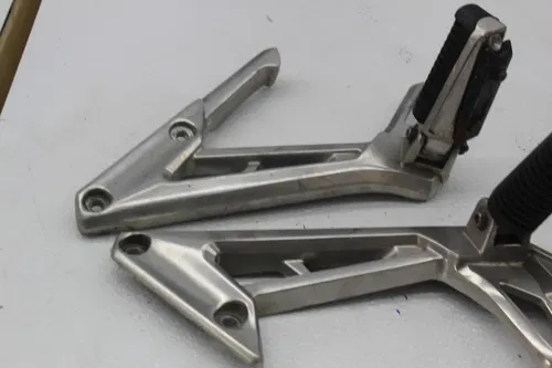 01-05 YAMAHA FZ1 REAR BACK PASSENGER PEG SET PAIR