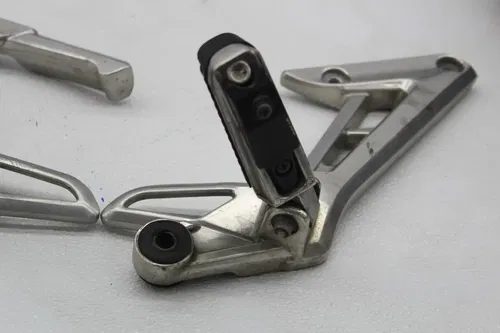 01-05 YAMAHA FZ1 REAR BACK PASSENGER PEG SET PAIR