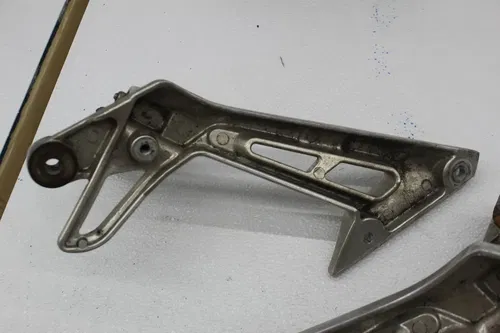 01-05 YAMAHA FZ1 REAR BACK PASSENGER PEG SET PAIR