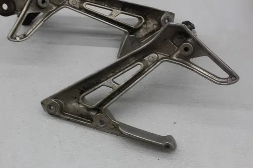 01-05 YAMAHA FZ1 REAR BACK PASSENGER PEG SET PAIR