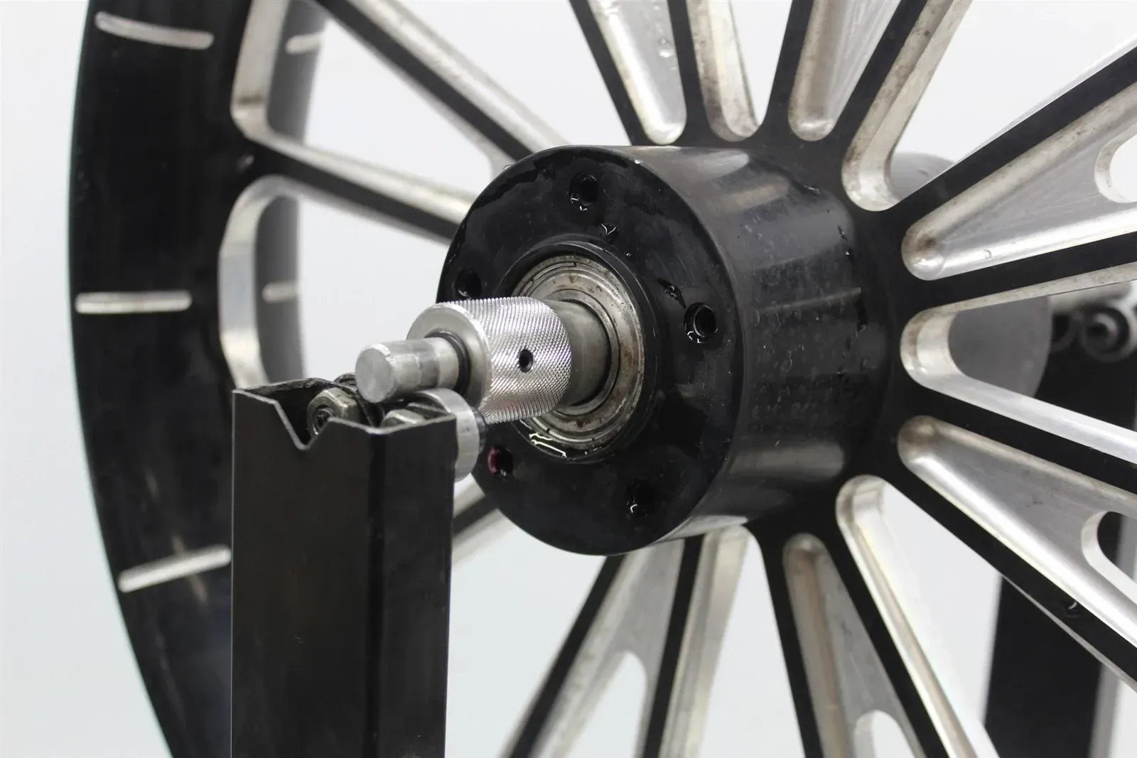 17-23 HARLEY DAVIDSON FLTRX ROAD GLIDE 22IN AFTERMARKET FRONT WHEEL RIM (READ)