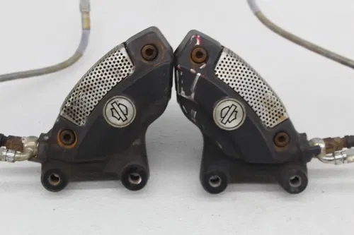 07-11 HARLEY-DAVIDSON ROAD KING POLICE FLHP RIGHT LEFT FRONT BRAKE CALIPER SET
