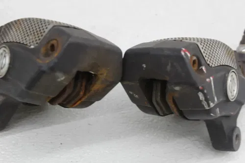 07-11 HARLEY-DAVIDSON ROAD KING POLICE FLHP RIGHT LEFT FRONT BRAKE CALIPER SET