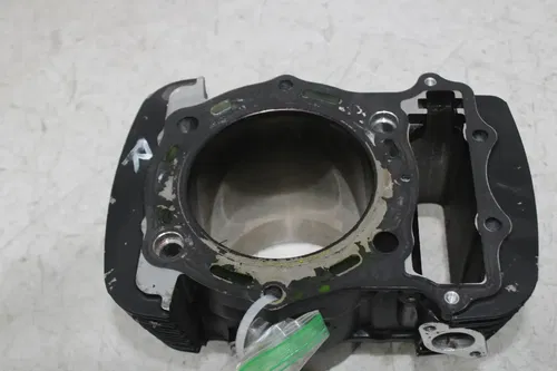 04 SUZUKI MARAUDER 1600 VZ1600 ENGINE REAR MOTOR CYLINDER JUG PISTON BLOCK (READ
