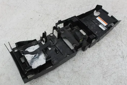 08-16 YAMAHA YZF R6 REAR BACK TAIL UNDERTAIL BATTERY TRAY PLASTIC
