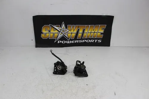 1983 KAWASAKI GPZ1100 ZX1100A RIGHT LEFT FRONT BRAKE CALIPER SET PAIR CALIPERS
