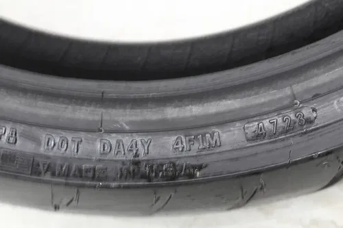 DUNLOP AMERICAN ELITE 130/70 B18 M/C 63H FRONT TIRE (TREAD:5/32NDS)