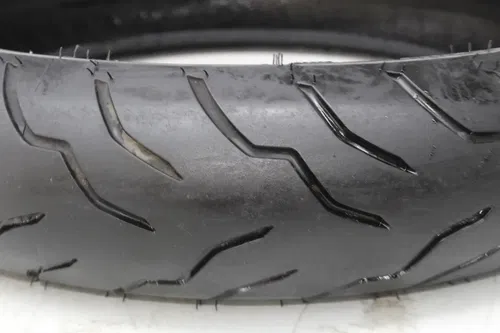 DUNLOP AMERICAN ELITE 130/70 B18 M/C 63H FRONT TIRE (TREAD:5/32NDS)