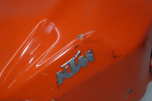 22-24 KTM RC 390 GAS TANK FUEL CELL PETROL RESERVOIR (SEE DESCP)