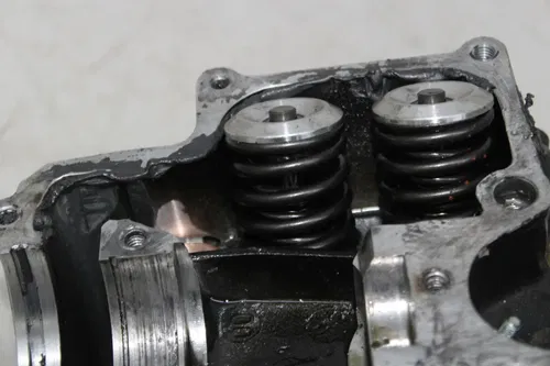 01 KTM 640 DUKE II ENGINE MOTOR CYLINDER HEAD VALVES COVER (SEE DESCP)