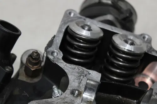 01 KTM 640 DUKE II ENGINE MOTOR CYLINDER HEAD VALVES COVER (SEE DESCP)