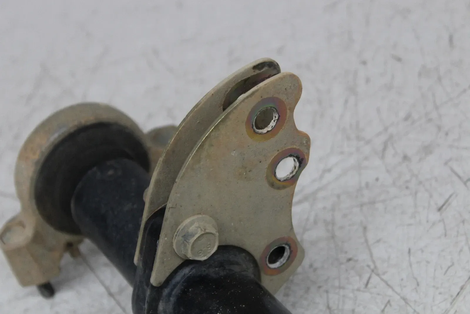 19 POLARIS GENERAL 1000 EPS MOTOR ENGINE MOUNT STAY BRACKET BAR