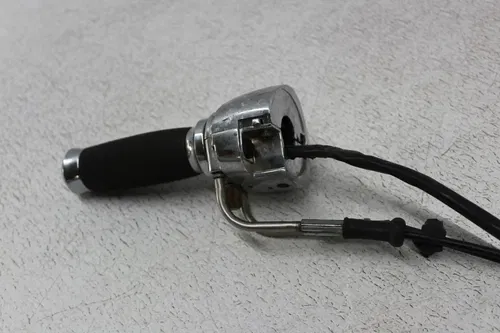 2005 HARLEY-DAVIDSON DYNA WIDE GLIDE EFI FXDWGI RIGHT CLIP ON HANDLE KILL OFF