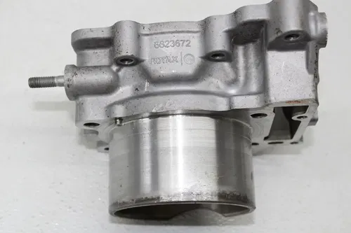 15-16 CAN-AM SPYDER RS ENGINE MOTOR REAR PISTON CYLINDERS BLOCK JUG