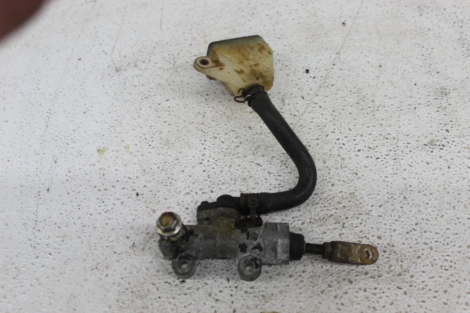 91 SUZUKI GSXR1100 REAR BACK BRAKE MASTER CYLINDER