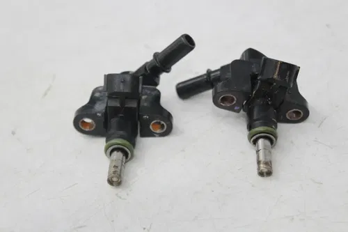 16 Can-am Commander 800r Xt main gas fuel injector injectors rail set