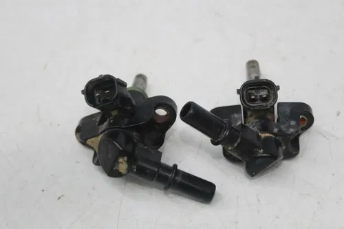16 Can-am Commander 800r Xt main gas fuel injector injectors rail set