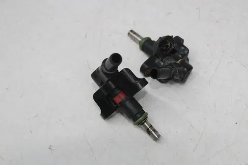 16 Can-am Commander 800r Xt main gas fuel injector injectors rail set