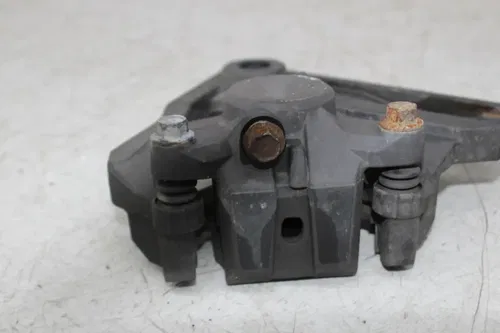 09-17 YAMAHA V STAR 950 XVS950 REAR BACK BRAKE CALIPER MOUNT