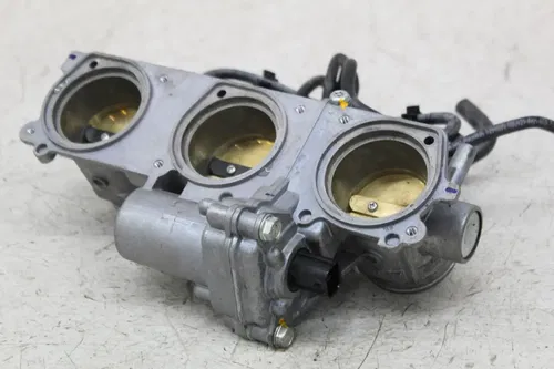 22 TRIUMPH STREET TRIPLE RS THROTTLE BODY BODIES