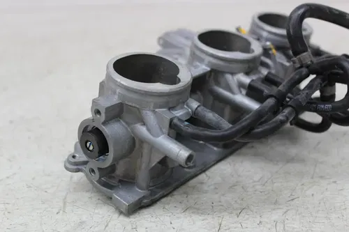 22 TRIUMPH STREET TRIPLE RS THROTTLE BODY BODIES