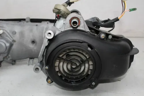 02-11 YAMAHA ZUMA 50 YW50 ENGINE MOTOR CYLINDER HEAD CASES CRANK TRANSMISSION