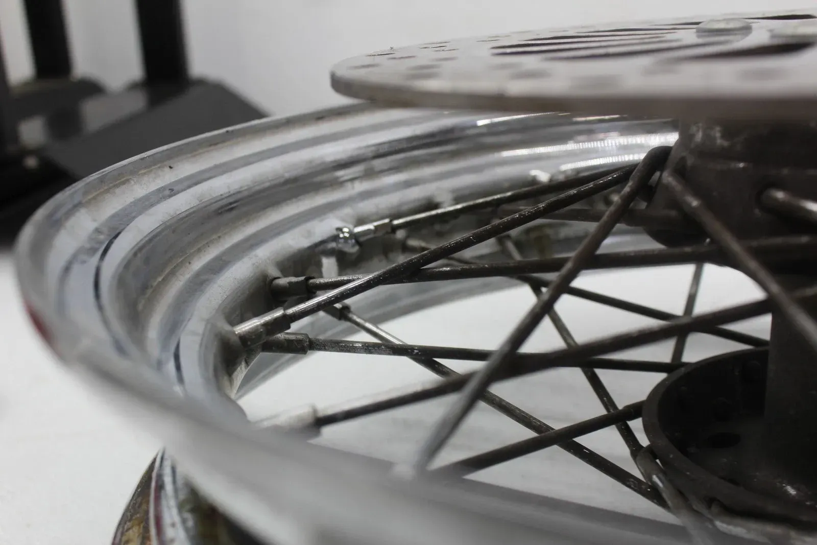 01-06 HARLEY-DAVIDSON HERITAGE SOFTAIL CLASSIC FLSTCI FRONT WHEEL RIM (READ)