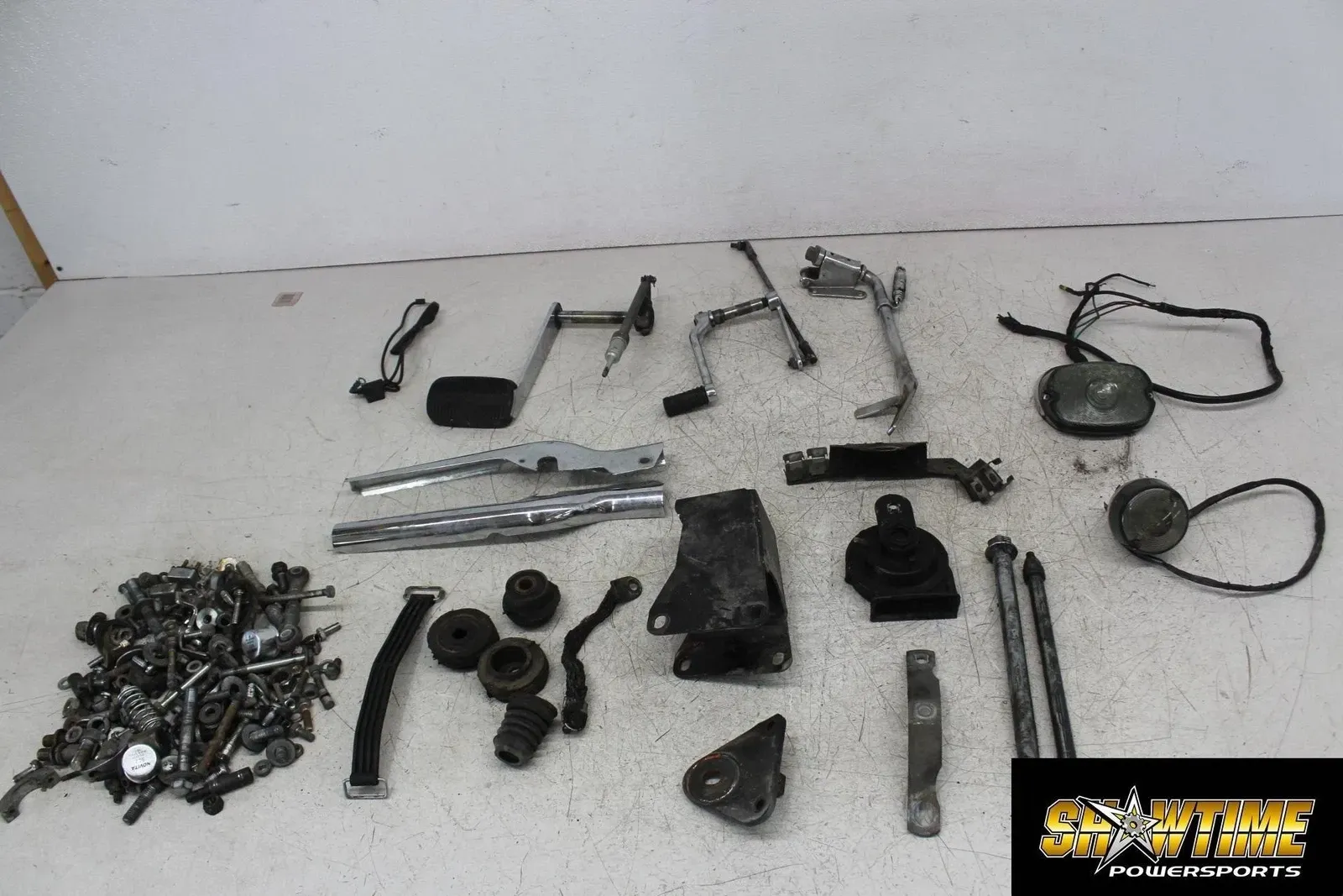 86 HARLEY TOUR GLIDE CLASSIC FLTC PARTS TAILLIGHT SHIFTER STRUTS HORN KICKSTAND