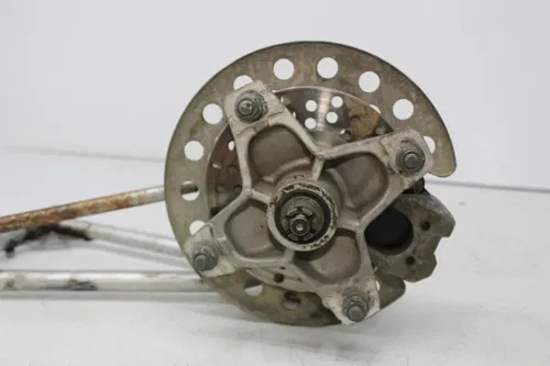01-05 YAMAHA RAPTOR YFM 660 FRONT UPPER LEFT CONTROL A ARM HUB BRAKE CALIPER
