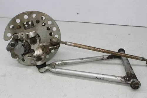 01-05 YAMAHA RAPTOR YFM 660 FRONT UPPER LEFT CONTROL A ARM HUB BRAKE CALIPER