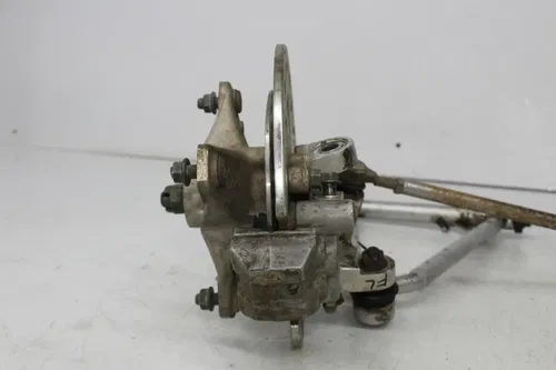01-05 YAMAHA RAPTOR YFM 660 FRONT UPPER LEFT CONTROL A ARM HUB BRAKE CALIPER