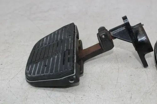 89 HARLEY-DAVIDSON TOUR GLIDE LEFT RIGHT REAR PASSENGER FOOT BOARD SET (READ)