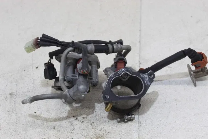 08 YAMAHA ROADLINER S XV1900S INTAKE MANIFOLD INJECTORS FUEL INJECTORS NOZZLES