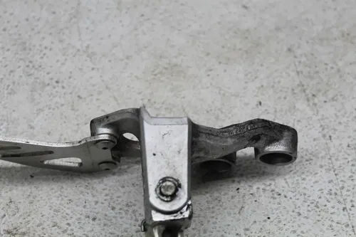 06-07 SUZUKI GSXR750 LEFT REAR BACK PASSENGER PEG