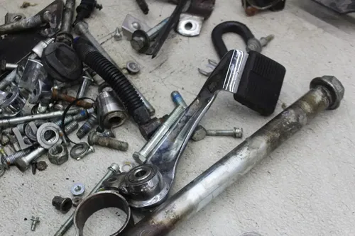 00-06 HARLEY-DAVIDSON DYNA WIDE GLIDE FXDWGI PARTS HARDWARE KICKSTAND LIGHT AXLE