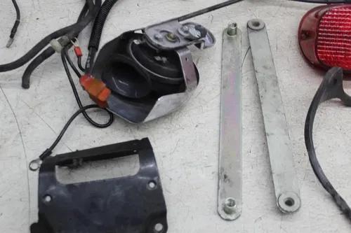 00-06 HARLEY-DAVIDSON DYNA WIDE GLIDE FXDWGI PARTS HARDWARE KICKSTAND LIGHT AXLE