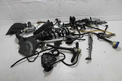 1991 KAWASAKI NINJA ZX6 ZX600D PARTS AND HARDWARE NUTS BOLTS