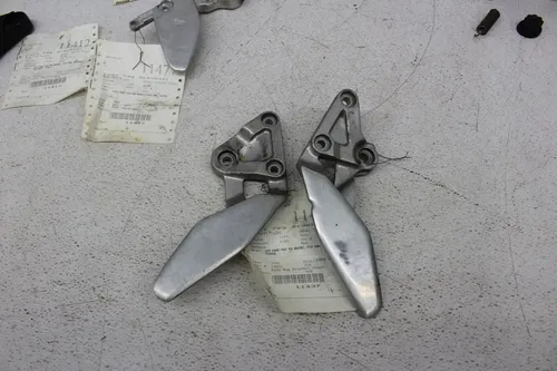 YAMAHA PEG & BRACKET PART LOT