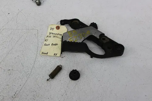 YAMAHA PEG & BRACKET PART LOT